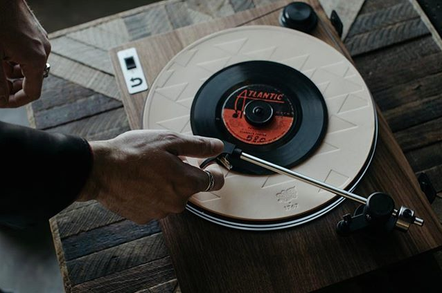 Uturn Orbit Turntable in use