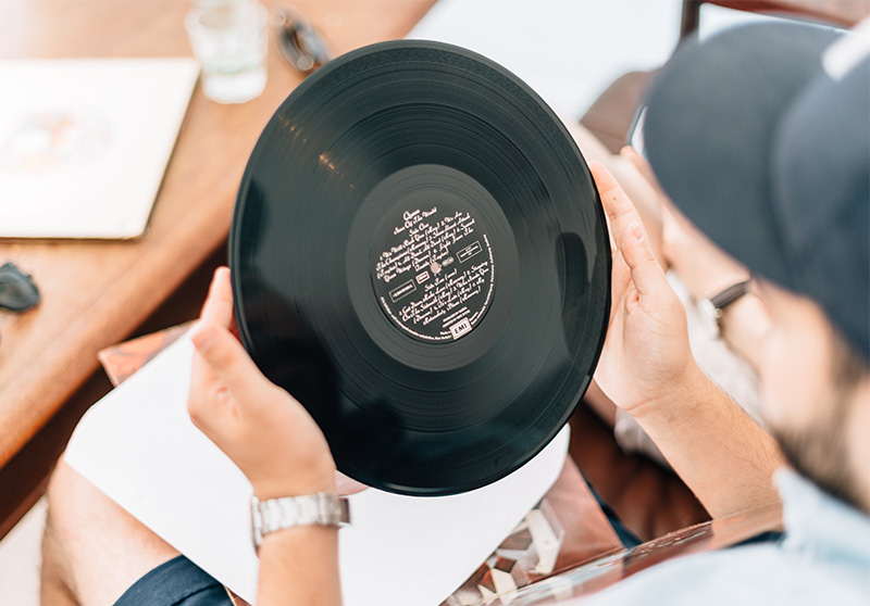 gramophone-vinyl-record-maintanance